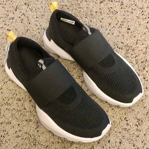 NWT SOREL KINETIC IMPACT STRAP SNEAKER SIZE 7.5